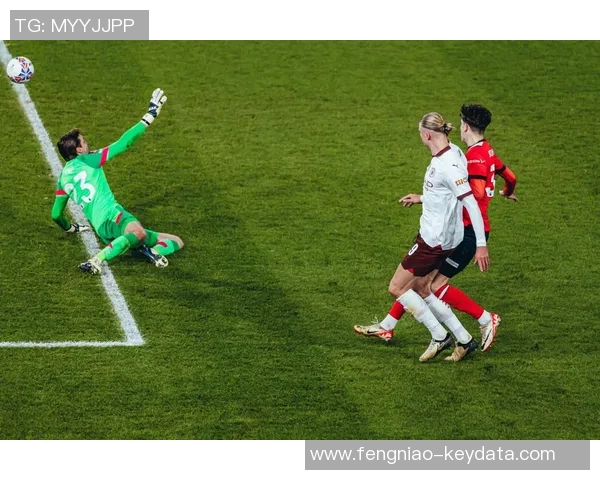 足总杯精彩对决那不勒斯与里昂战成平局神扑瞬间成比赛焦点分析